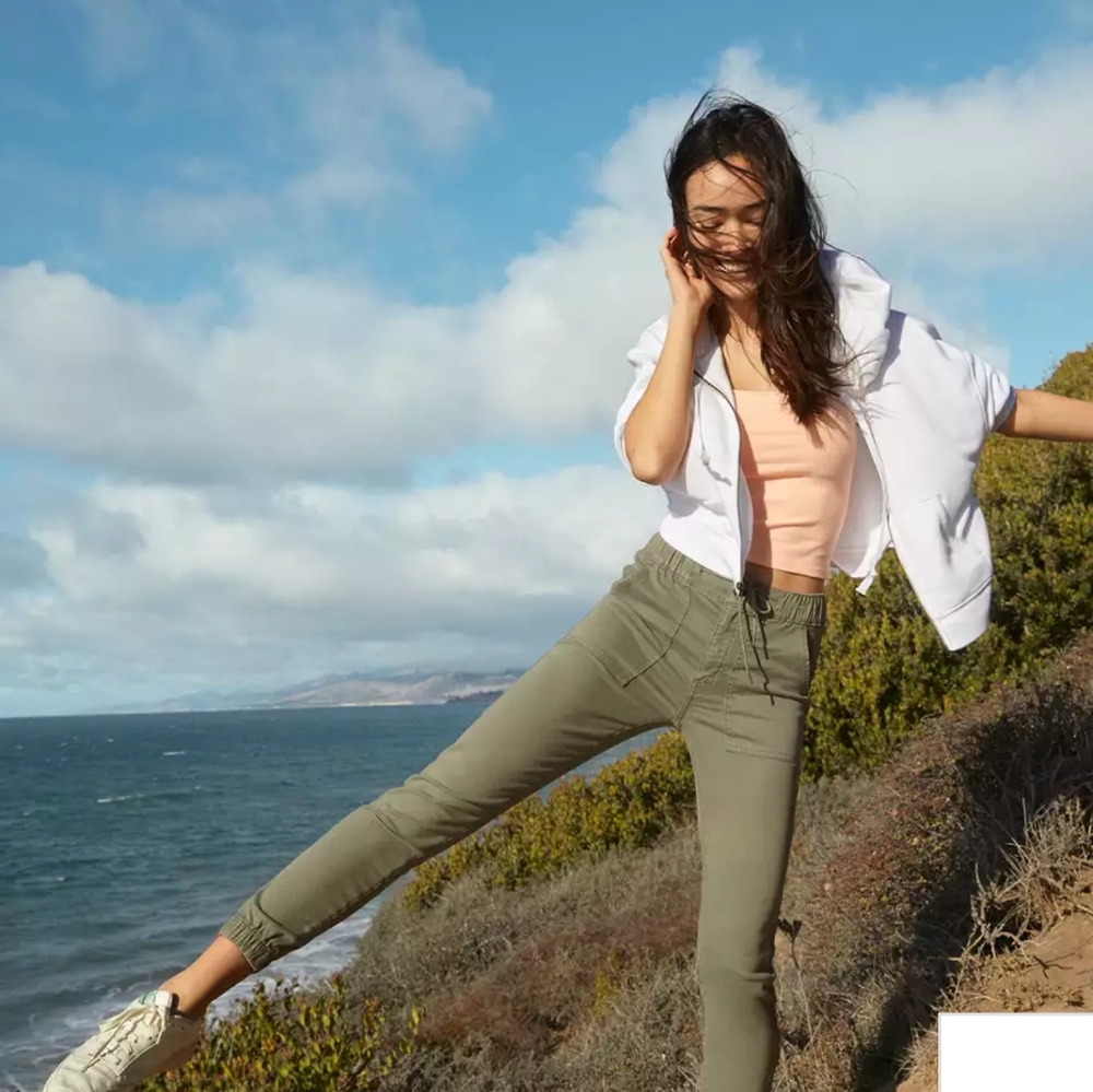 American eagle jogger style pant